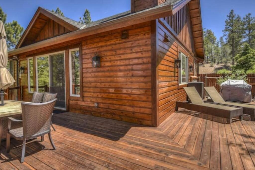 Custom Single Story Cabin With Jacuzzi Pool Table & Big Game Room With Arcade Games Big Bear Lake Exterior photo