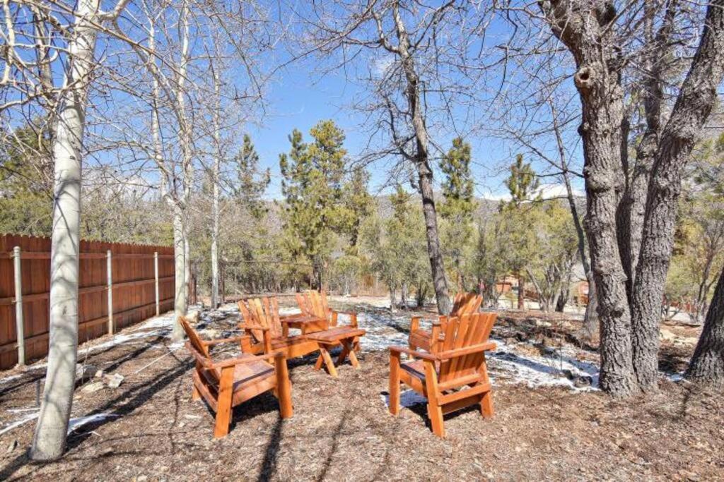 Custom Single Story Cabin With Jacuzzi Pool Table & Big Game Room With Arcade Games Big Bear Lake Exterior photo