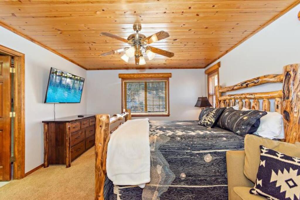 Custom Single Story Cabin With Jacuzzi Pool Table & Big Game Room With Arcade Games Big Bear Lake Exterior photo