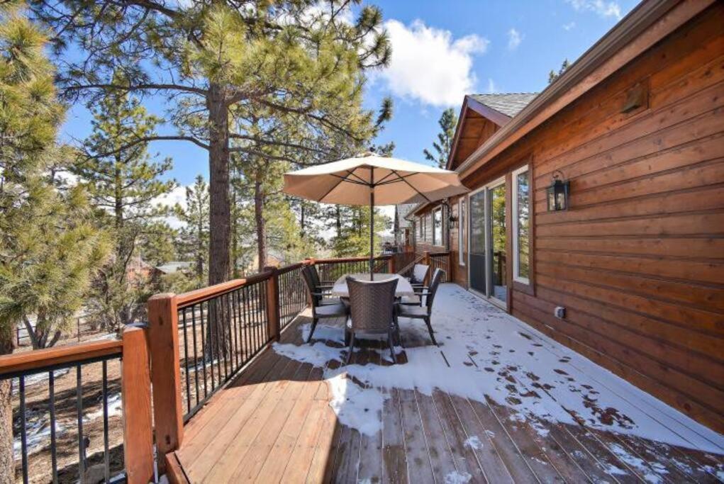Custom Single Story Cabin With Jacuzzi Pool Table & Big Game Room With Arcade Games Big Bear Lake Exterior photo