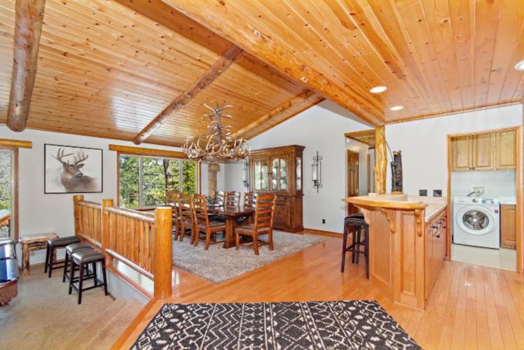 Custom Single Story Cabin With Jacuzzi Pool Table & Big Game Room With Arcade Games Big Bear Lake Exterior photo