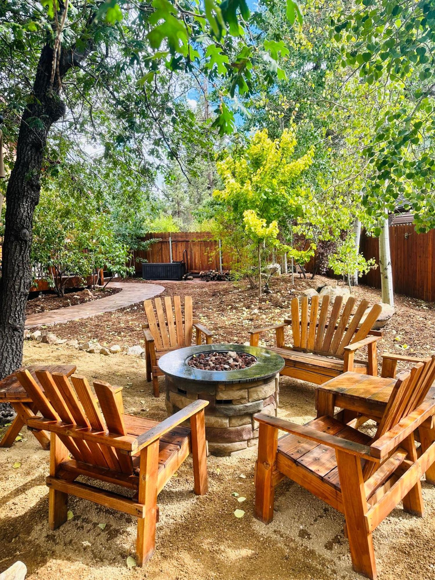 Custom Single Story Cabin With Jacuzzi Pool Table & Big Game Room With Arcade Games Big Bear Lake Exterior photo