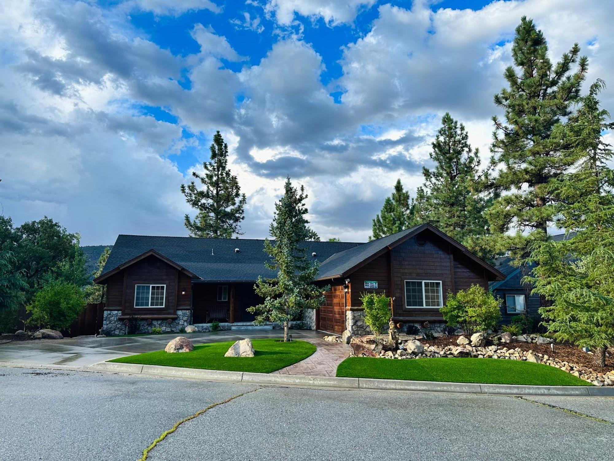 Custom Single Story Cabin With Jacuzzi Pool Table & Big Game Room With Arcade Games Big Bear Lake Exterior photo